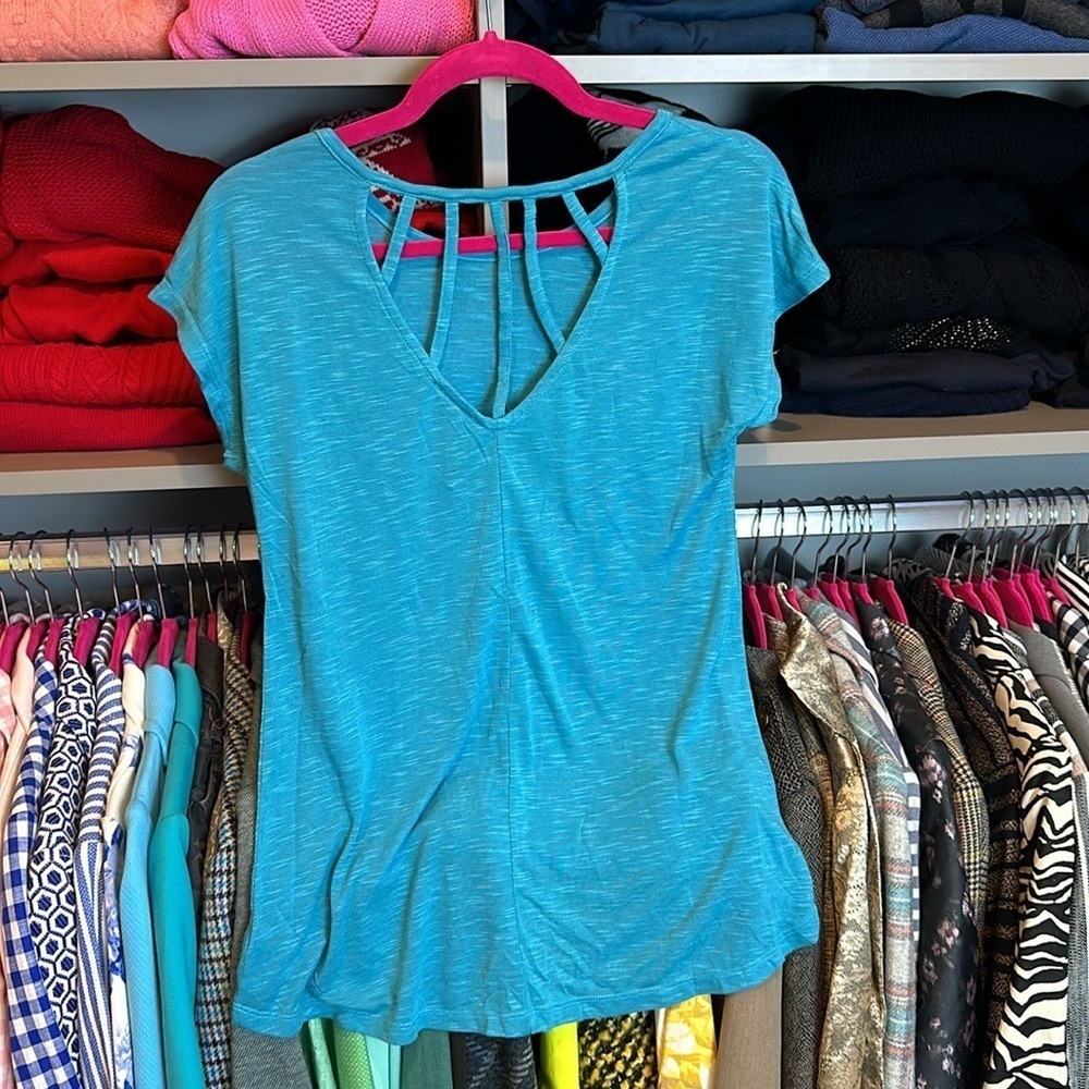 The Limited teal short sleeve hi low back cut out top size XS NWT - Picture 3 of 3